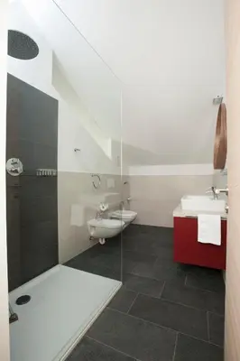 a bathroom with two sinks and a shower at Weingut Griesserhof in Varna