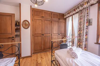 a bedroom with a bed and a window at Casa Ca del Molin, ampia e panoramica in Cortina dʼAmpezzo
