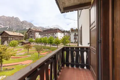a balcony with a view of the mountains at Casa Verocai, graziosi bilocali in centro a Cortina in Cortina dʼAmpezzo
