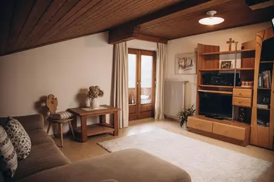 a living room with a couch and a table at Farm apartment I neni in Lovara