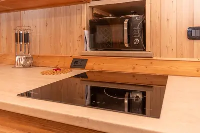 a kitchen with a microwave and a counter top at Tabia Sasso Bianco in Rocca Pietore