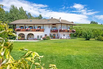 a large house with a large yard with green grass at Bonichhof in Laion