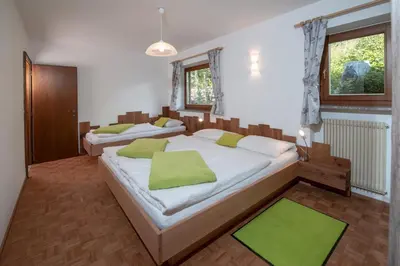 a bedroom with two beds with green pillows at Bonichhof in Laion