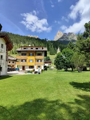 a building in the middle of a field of grass at Residence Luisa in Pera