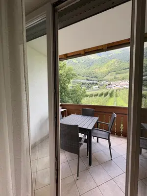 a table and chairs on a balcony with a view at Apartment Apfel in Naturno