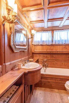a bathroom with a sink and a tub and a toilet at Casa Cirmoli, confortevole mansarda con balcone panoramico in Cortina dʼAmpezzo