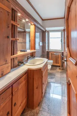 a bathroom with a sink and a toilet at Casa via dei Prati, ampia e confortevole in centro in Cortina dʼAmpezzo