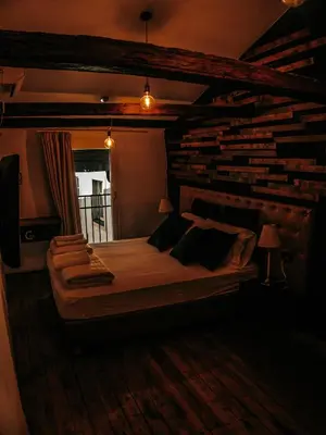 a bedroom with a large bed in a room at Sir Thomas Bed Central in Bolzano