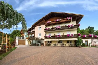 a large building with flowers on the balcony at Hotel Restaurant Alber in Verano