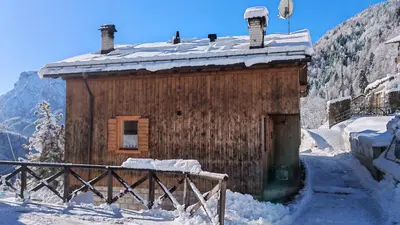 a small wooden building with snow on the roof at Tabia del Caser in San Tomaso