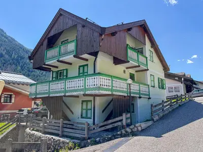 a building with green and wooden balconies on it at Appartamento Anna in Campestrin
