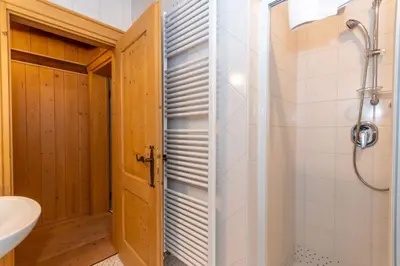 a bathroom with a shower and a sink at Serrai Lodge in Sottoguda