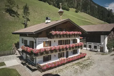 a building with flowers on the side of it at Ferienhaus Daniel in Racines