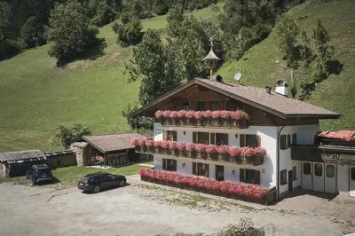 a house with flowers on the side of it at Ferienhaus Daniel in Racines