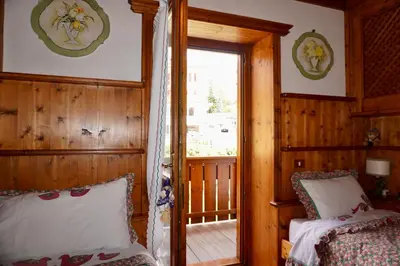 a room with a bed and a window in a room at Alverà Luxury apartment - centro Cortina d'Ampezzo in Cortina dʼAmpezzo