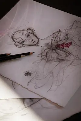 a drawing of a woman on a paper with a pencil at LA FUNDNEYT art & guesthouse in Laion