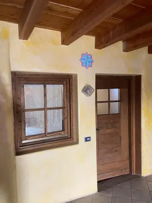 a room with a door and a star on the wall at Ciasablè in Fondo