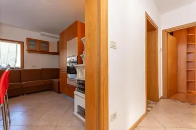 a living room with a couch and a kitchen at Casa Sangi in Caviola