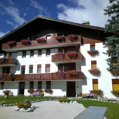 Cortina central apartment overlooking Tofane Faloria
