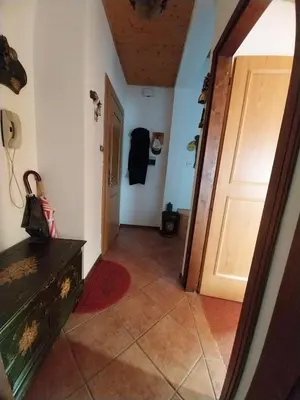 a hallway with a door and a tile floor at Casa Claudia in Carano