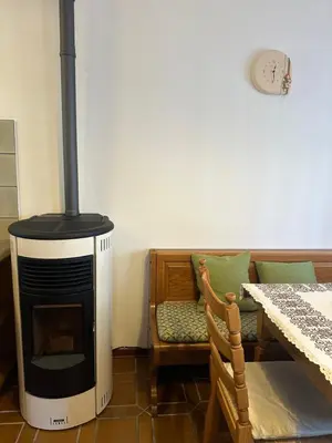 a stove in a room with a table and a chair at Cesira in Mareson