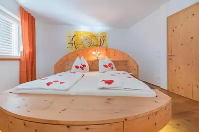 a large bed with a wooden headboard in a room at Sweethome Apple in Fiumes
