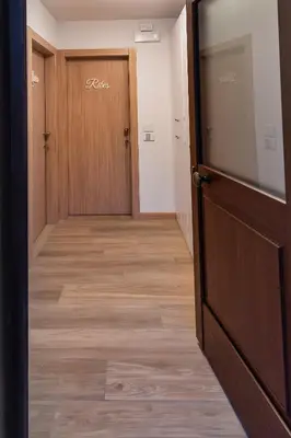 an empty corridor with a door and a corridorngthngthngthngthngthngthngth at Larice&Ribes Apartments in San Vito di Cadore