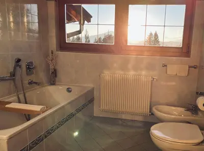 a bathroom with a tub and a toilet and a sink at Grunen Baum - Vöran in Verano