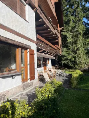 a building with snow on top of it at Appartamento La Montanella in Cortina dʼAmpezzo