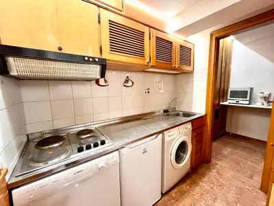 a kitchen with a stove and a washing machine at Cortina Relax in Cortina dʼAmpezzo