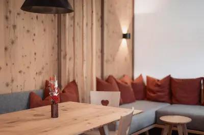 a living room with a table and a couch at Aberle Hof in Rasùn di Sotto