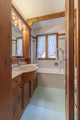 a bathroom with a tub and a sink at Casa Lana, comfort nel centro di Cortina d Ampezzo in Cortina dʼAmpezzo