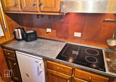 a kitchen with a stove and a counter top at HT - Ciasa Ca' Novella nel cuore delle Dolomiti in San Vito di Cadore