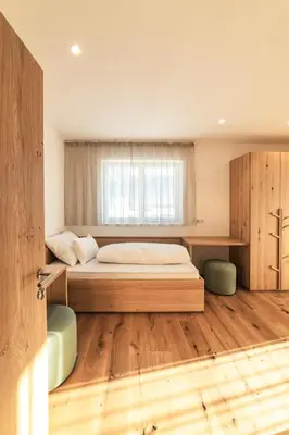 a bedroom with a bed and a window at Residence Louise in Vipiteno