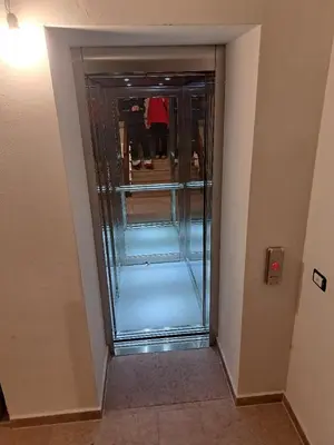 a hallway with an empty glass case in a building at Luminoso e ampio appartamento con vista sulle Dolomiti e Tofane in Cortina dʼAmpezzo