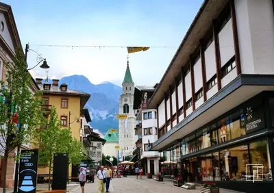 a group of people walking down a city street at HT - Esclusivo chalet a Cortina d'Ampezzo in Cortina dʼAmpezzo