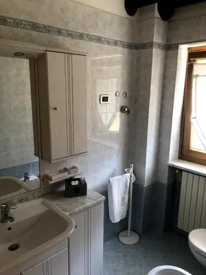 a bathroom with a sink and a toilet at Fontanelle La Casa Dei Nonni in Elmo