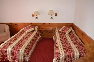 a room with two beds in a room at Hotel Bosco Verde in Mareson