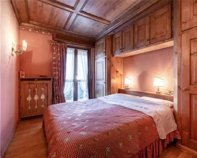 a bedroom with a large bed in a room at ca peziè in Zuel