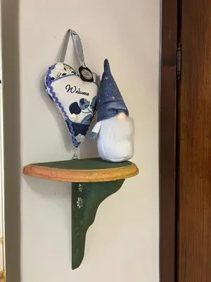 a shelf with a stuffed animal on a wall at Cambra AGB in Campestrin