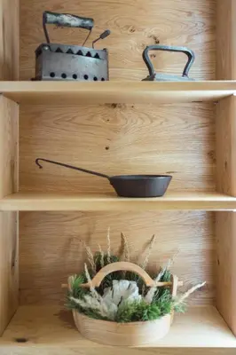 a wooden shelf with some plants in it at Nature Apartments Stifter in Villabassa