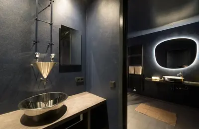 a bathroom with a bowl sink and a mirror at Apollo11 in Collepietra
