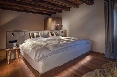 a bathroom with a sink and a bed in a room at Sorafurcia Lodge in Sorafurcia
