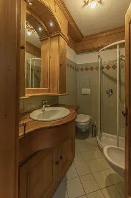 a bathroom with a sink and a shower and a toilet at Casa Col 3, graziosa e confortevole a due passi dalle piste in Cortina dʼAmpezzo