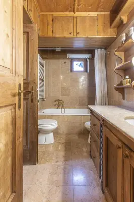 a bathroom with a tub and a toilet and a sink at Casa Verzi, comoda e confortevole in pieno centro in Cortina dʼAmpezzo