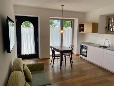 a kitchen and dining room with a table and chairs at Appartamento con terrazza in Bolzano