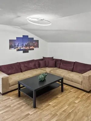 a living room with a couch and a coffee table at Ruhige Dachwohnung mit Bergblick - Passeiertal in Saltusio