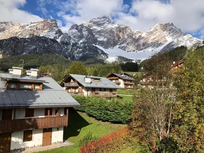 a group of houses in front of a mountain at Appartamento cozy tra le montagne in San Vito di Cadore
