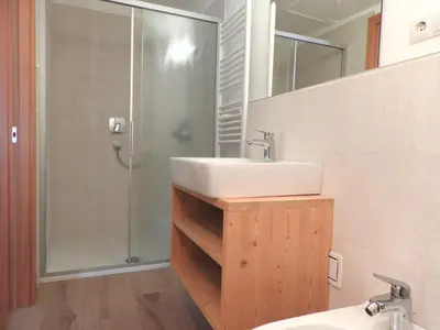 a bathroom with a sink and a shower at Hanslmoar Hof in Colli in Pusteria