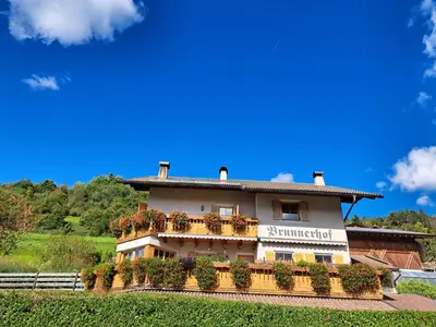 a building with plants on the side of it at Apartment Sonnschein Brunnerhof in Feldthurns